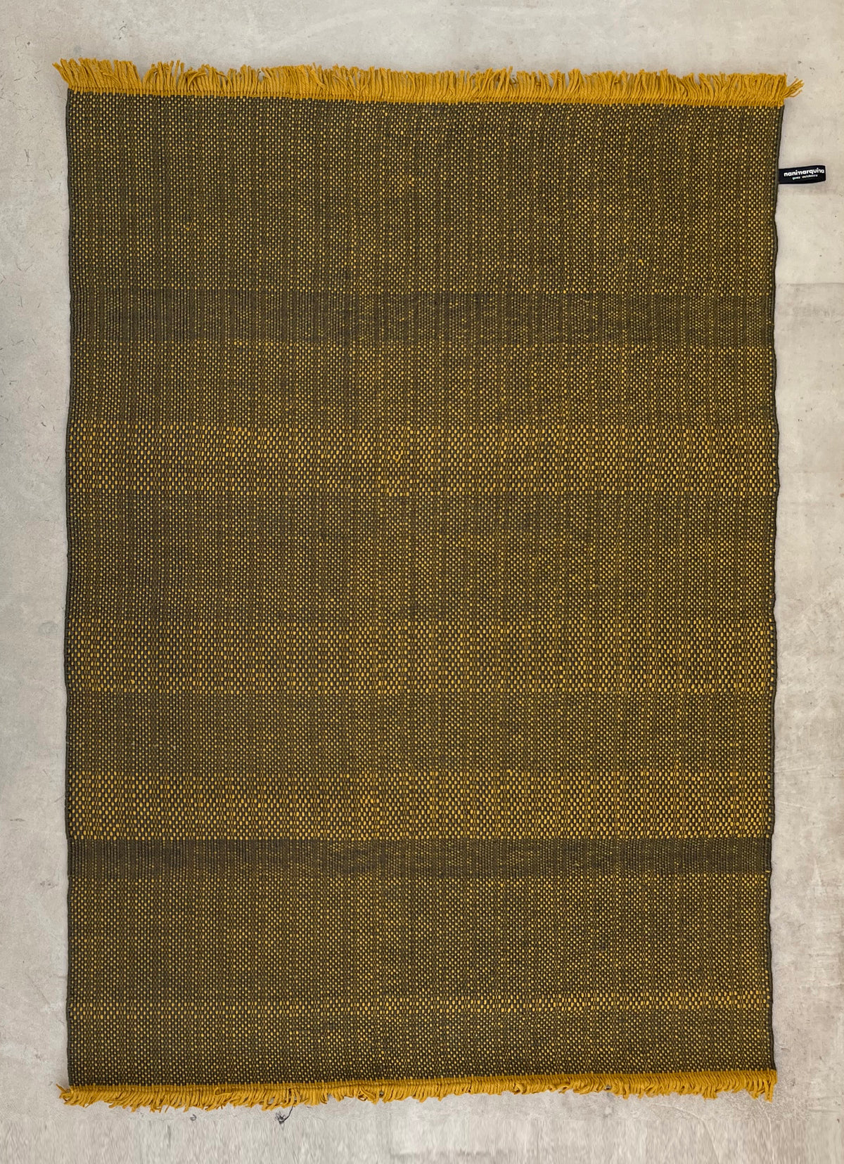Tres Outdoor Texture — Mostaza