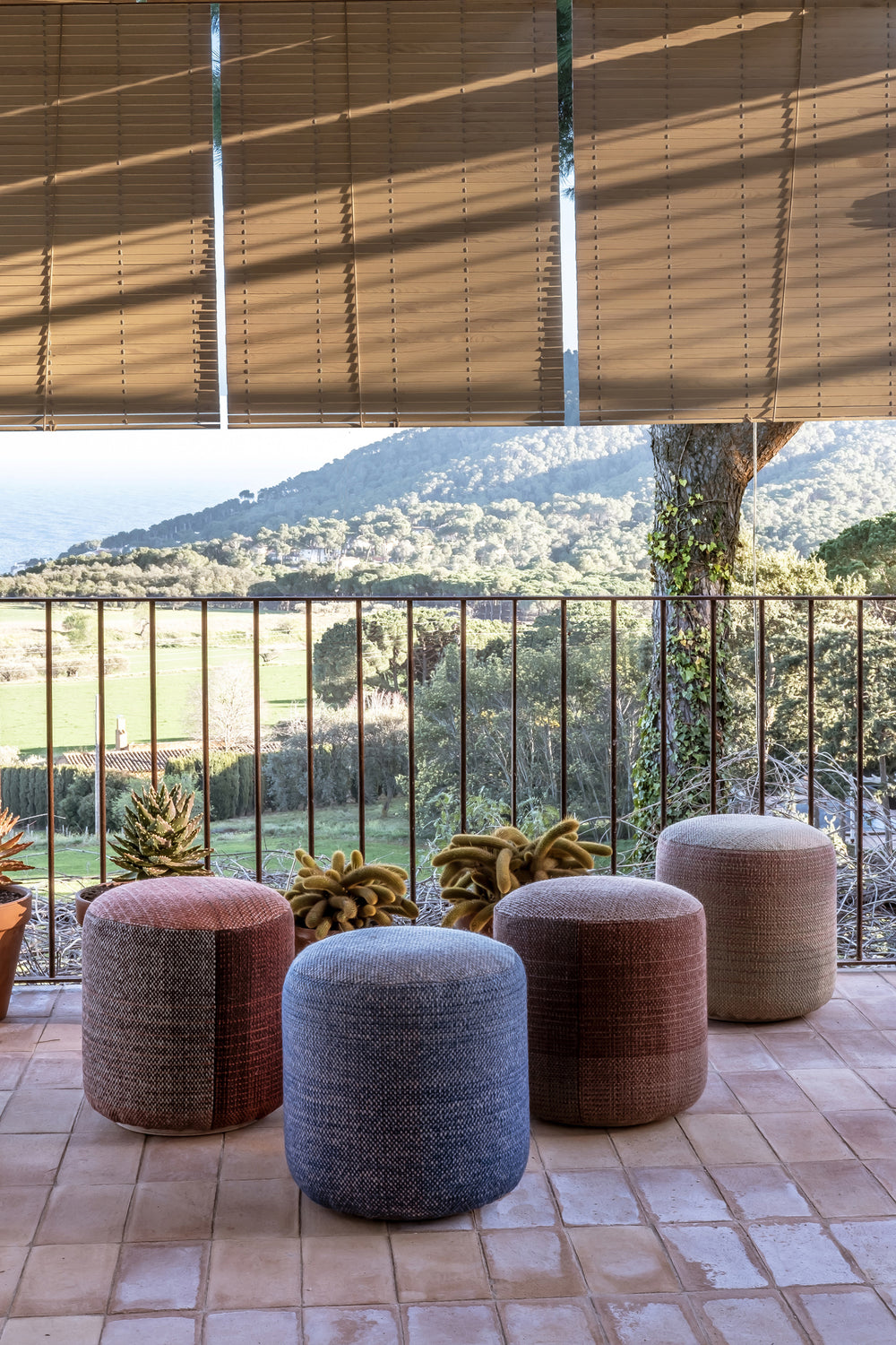 Shade Outdoor Pouf 2B